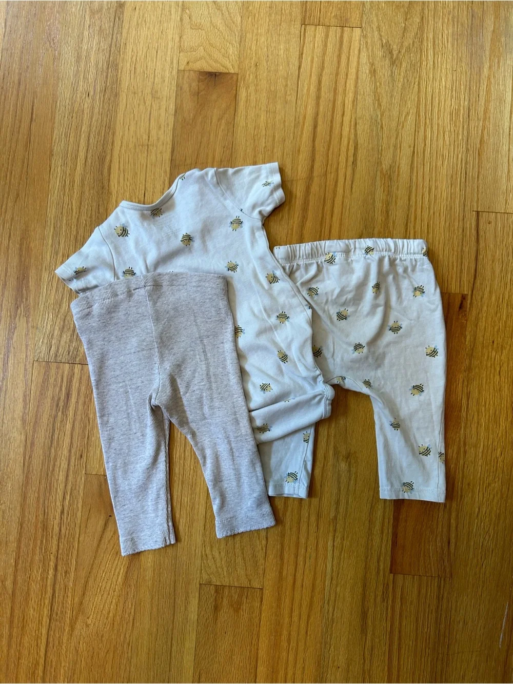 H&M baby bundle cream and bee print